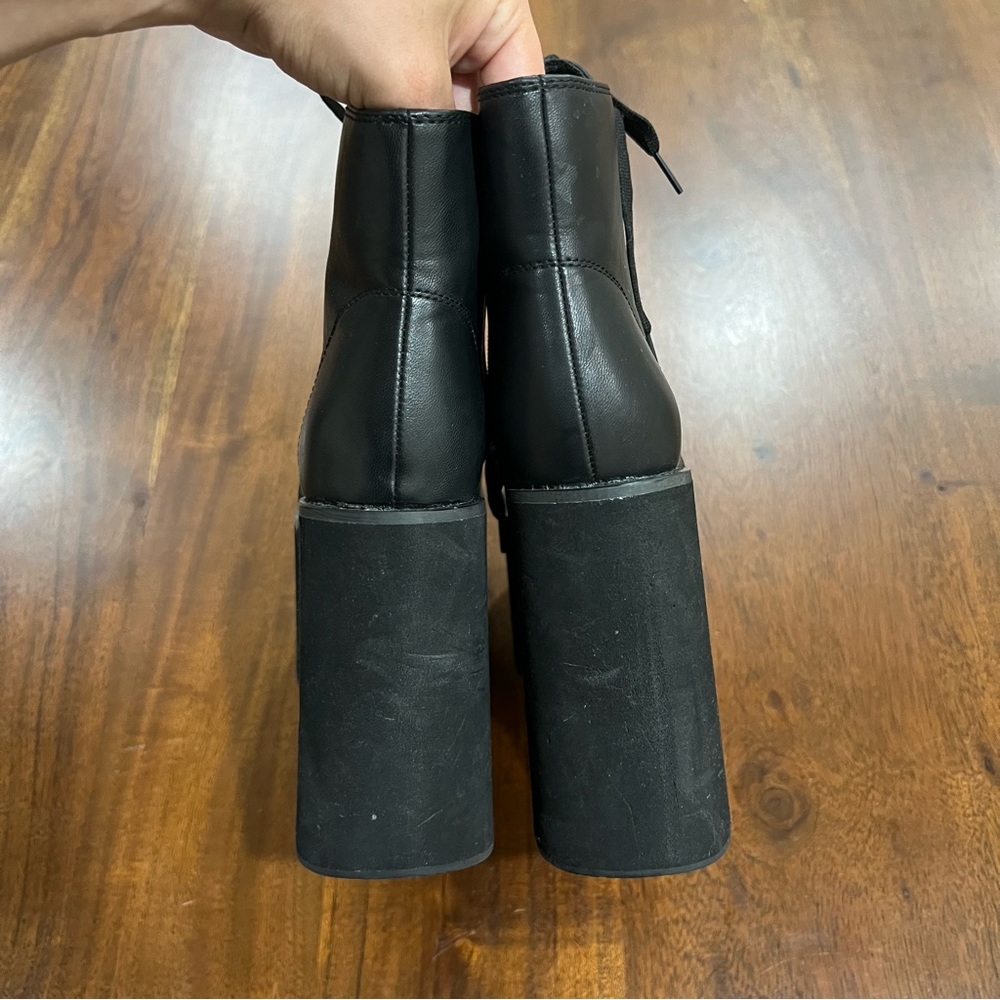 Hot Topic Platform Star & Moon Cutout Booties Size 6 - Picture 6 of 7